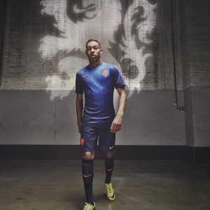 开云app下载安装-罗男子自由泳冲刺爆发惊艳泳池，男子自由泳运动员