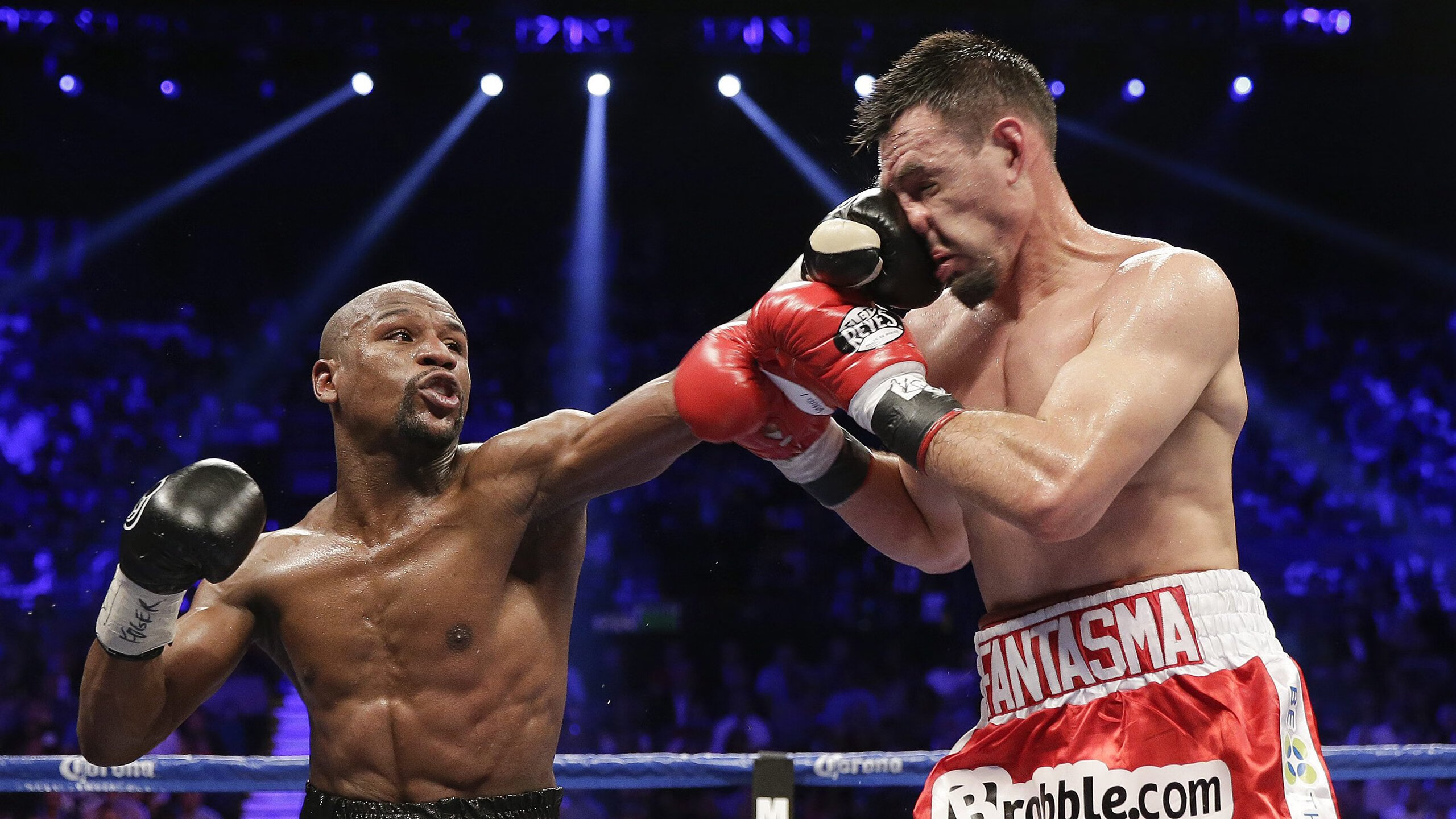 全黑队通过高压防守与迅速反击,将比赛节奏掌控在手中,全黑队战舞